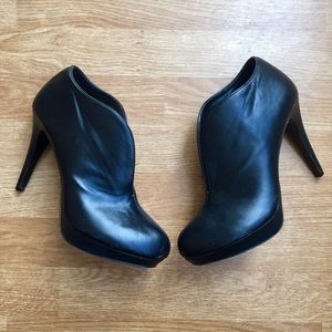 Audrey Brooke Women’s Black Stilettos